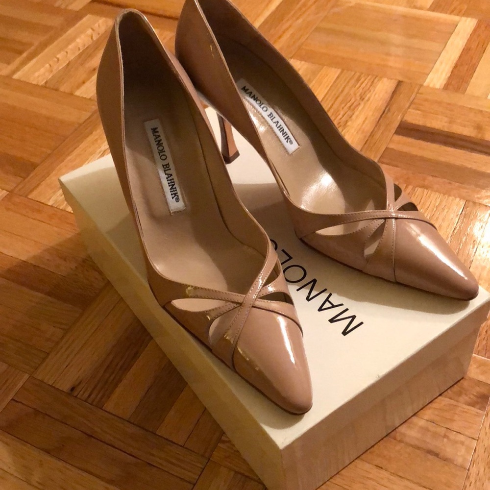 Manolo Blahnik Nude Patent  Butterfly Pumps